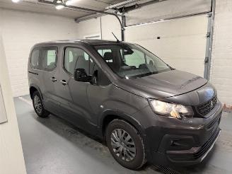 Damaged car Peugeot Rifter  2023/3