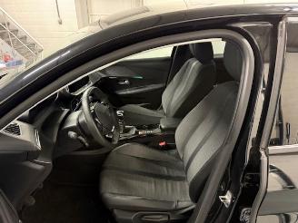 Peugeot 208  picture 11