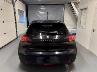 Peugeot 208  picture 7