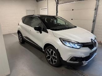 skadebil auto Renault Captur  2019/12