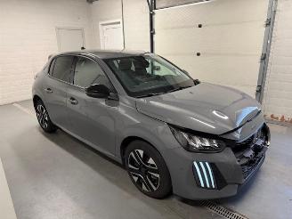 Damaged car Peugeot 208  2025/4