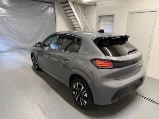 Peugeot 208  picture 5