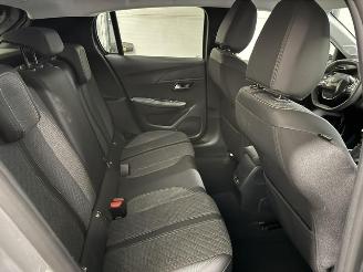 Peugeot 208  picture 13