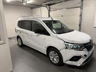 skadebil auto Renault Kangoo // NUR 8000 KM // 2024/7