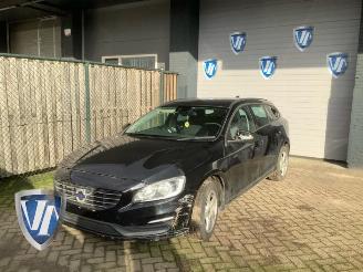 skadebil auto Volvo V-60 V60 I (FW/GW), Combi, 2010 / 2018 2.0 D4 16V 2014/9