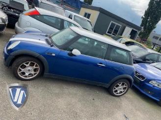 Coche siniestrado Mini Cooper Mini One/Cooper (R50), Hatchback, 2001 / 2007 1.6 16V Cooper 2001