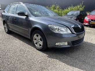 skadebil auto Skoda Octavia 1.6 tdi 77kw 2011/6
