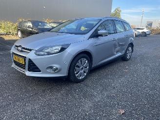 Schadeauto Ford Focus 1.6 92kw 2012/8