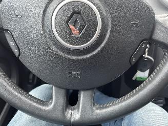 Renault Clio 1.5 dci 5drs picture 16