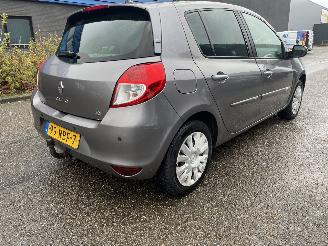 krockskadad bil auto Renault Clio 1.5 dci 5drs 2011/10