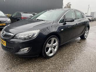 krockskadad bil auto Opel Astra 1.4T 103KW 2011/12
