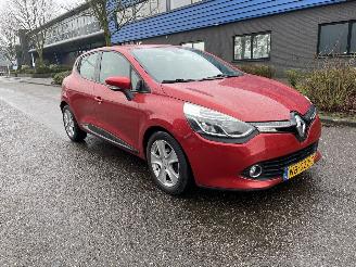 krockskadad bil auto Renault Clio 5drs clima 2013/1