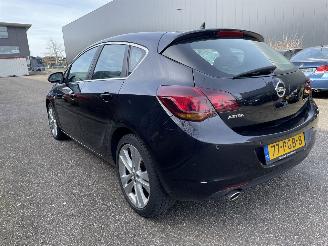 Schadeauto Opel Astra 1.4T 103KW 2011/1