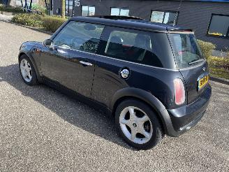 skadebil auto Mini Cooper 1.6 aut. 2004/9