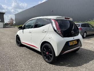 krockskadad bil auto Toyota Aygo 5drs x-play 2014/11