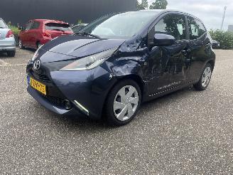 uszkodzony samochody osobowe Toyota Aygo 5drs xplay 2015/2