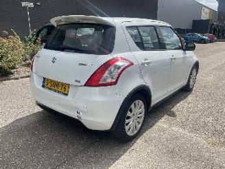 krockskadad bil auto Suzuki Swift 1.2 5drs 2013/12