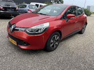 skadebil auto Renault Clio 0.9T 5DRS 2013/12