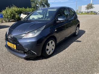 uszkodzony samochody osobowe Toyota Aygo 5drs xplay 2016/8