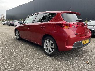Vaurioauto  passenger cars Toyota Auris 1.8 hybrid 2015/10