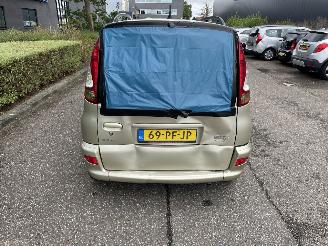 krockskadad bil auto Toyota Yaris 1.3 Aut. 2003/10