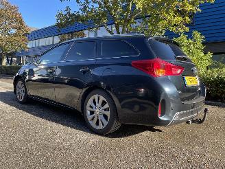 Unfallwagen Toyota Auris 1.8 hybrid 2013/10