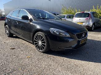 Vaurioauto  passenger cars Volvo V-40 2.0d 2015/12
