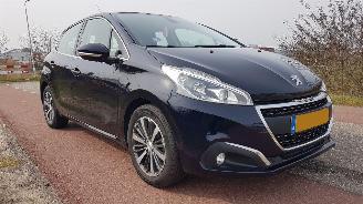 skadebil auto Peugeot 208 1.2 pure tech 2019/11