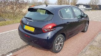 Peugeot 208 1.2 pure tech picture 8