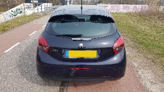 Peugeot 208 1.2 pure tech picture 9