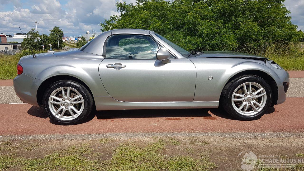 Mazda MX-5 HARDTOP rijdt nieuw