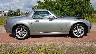 Vaurioauto  passenger cars Mazda MX-5 HARDTOP rijdt nieuw 2011/7