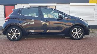 skadebil auto Peugeot 208 Tech Edition 110PK 2019/11