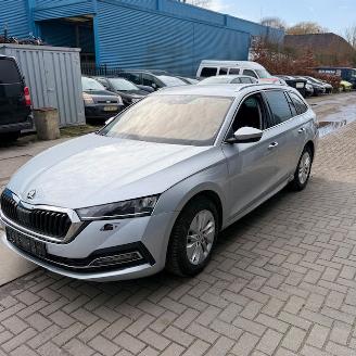 skadebil auto Skoda Octavia ambition 2023/1
