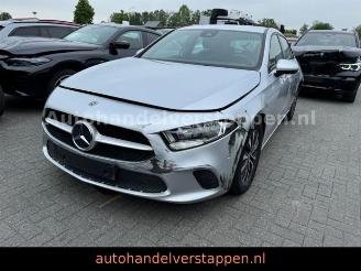 krockskadad bil auto Mercedes A-klasse d DAB+ Navigation 106co2 2019/11
