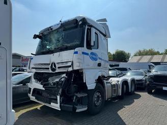 Schade vrachtwagen Mercedes   2023/1