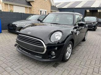 Voiture accidenté Mini One 75KW Essential Trim Navi 2021/3