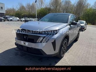 Voiture accidenté Peugeot 3008 Hybrid 136 GT Automatik 2024/11