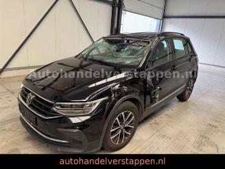 Voiture accidenté Volkswagen Tiguan Life 1.5TSI 110KW 2023/2