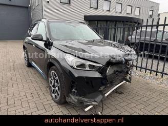 krockskadad bil auto BMW iX1 30 xDrive xLine 230KW Harman Pano 2023/6