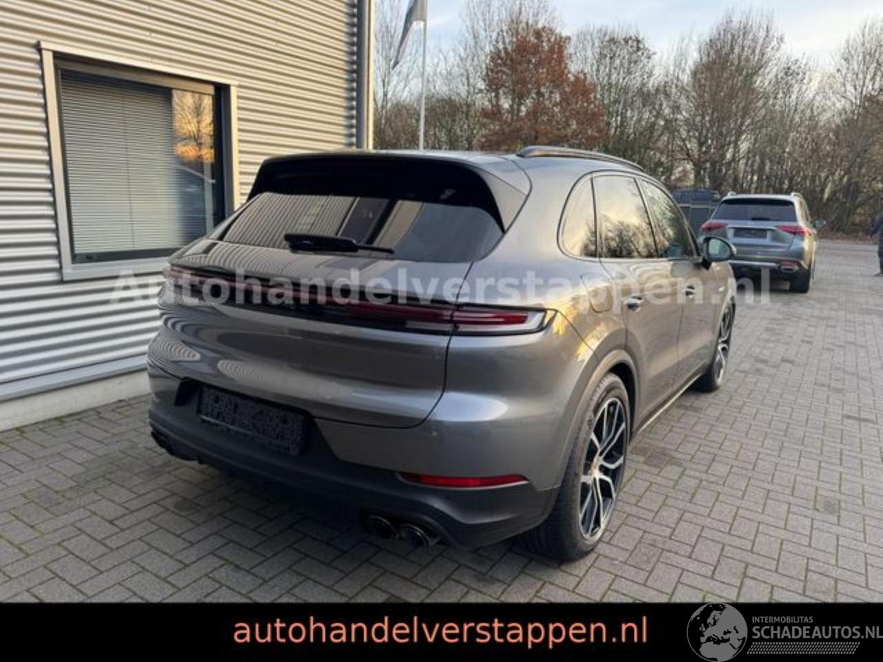 Porsche Cayenne E-Hybrid Exclusive Design Matric ACC