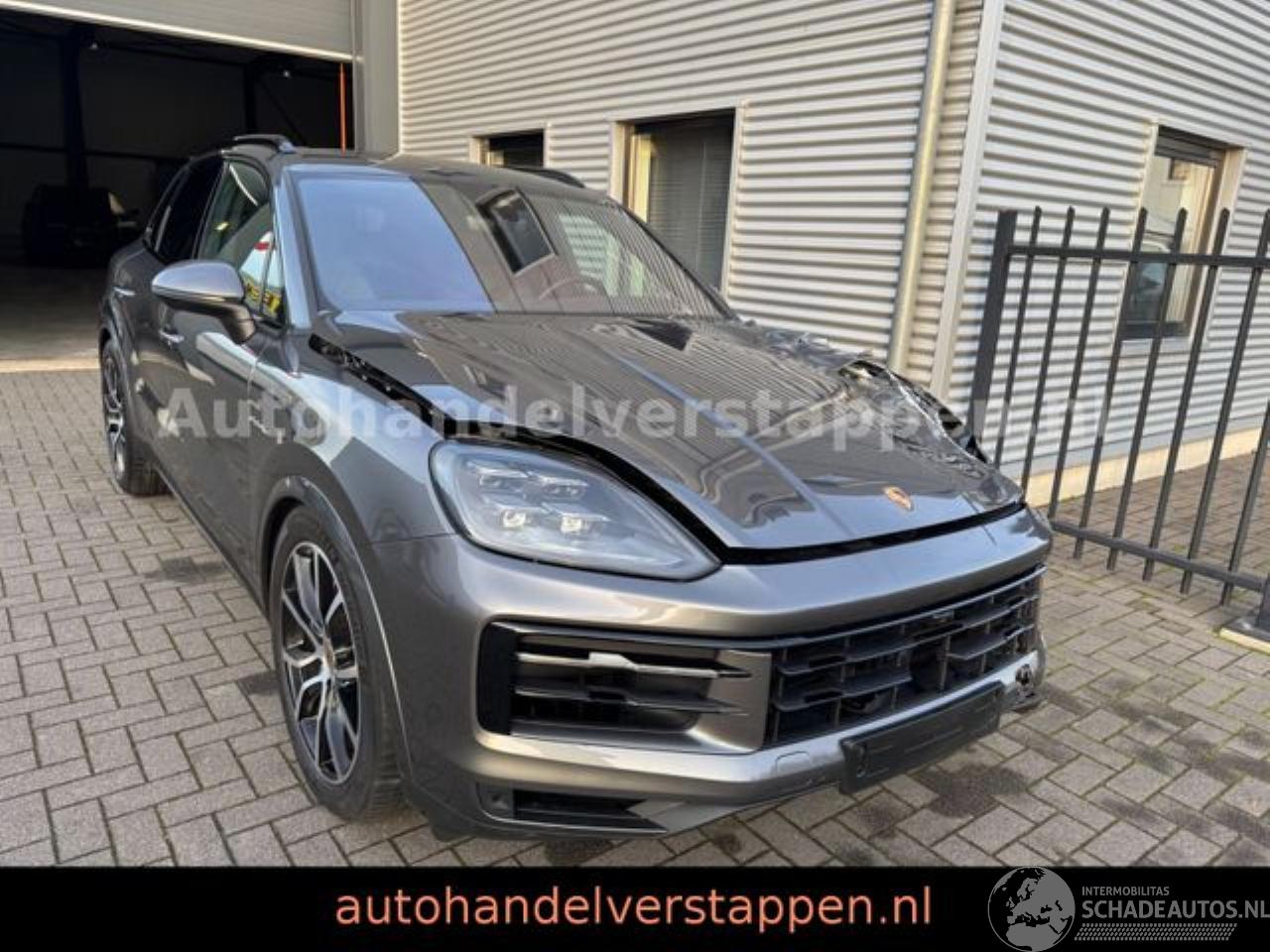 Porsche Cayenne E-Hybrid Exclusive Design Matric ACC
