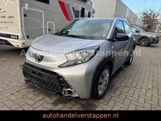 krockskadad bil auto Toyota Aygo (X) 1.0-l-VVT-i Play Klima  Airco 2023/7