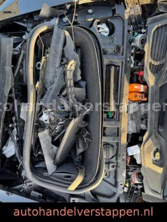 Porsche Taycan Cross Turismo 4S Glasdach picture 31