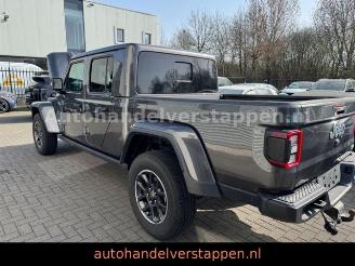 Jeep Gladiator Overland 4WD Launch Edition picture 2