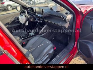 Peugeot 2008 e- - GT - 136PS Automatik Elixir Rood picture 13