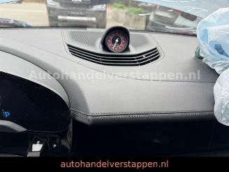 Porsche Taycan Cross Turismo 4 93KWH Panorama picture 4