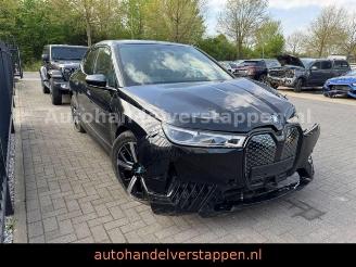 skadebil auto BMW iX 50 xDrive Sport 385KW 112KWH Pano Harman LED 2023/4