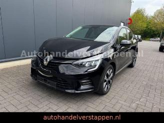 skadebil auto Renault Clio V TCE 90 Evolution Facelift 2022/12