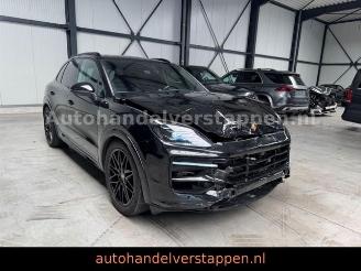 Schadeauto Porsche Cayenne E-Hybrid 346KW Matrix Bose Sport chrono 2024/9